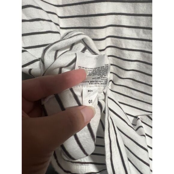 Uniqlo Disney Women's Embroidered Mickey & Minnie Striped T-Shirt Size X-Small - Picture 6 of 6